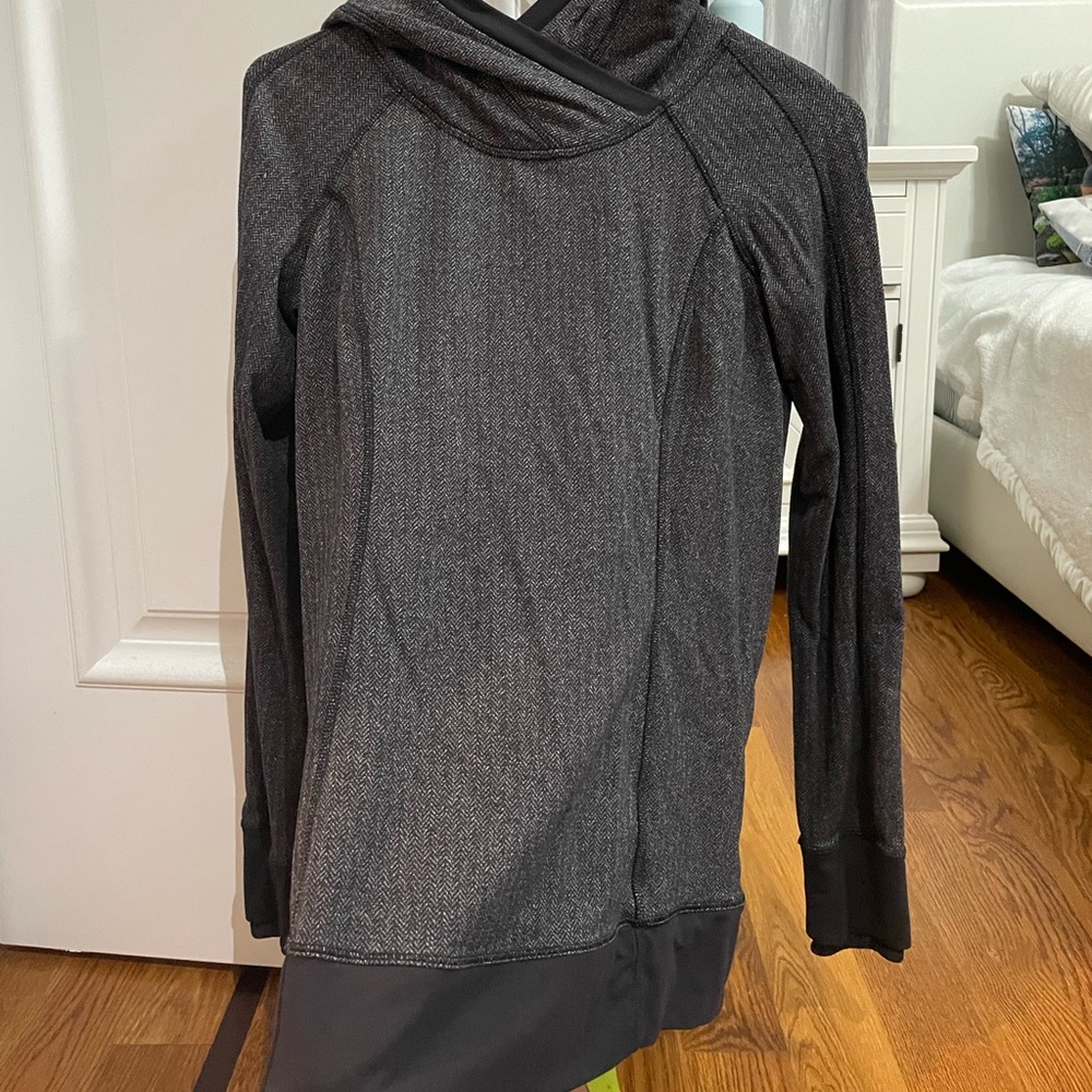 Lululemon top - Picture 2 of 2
